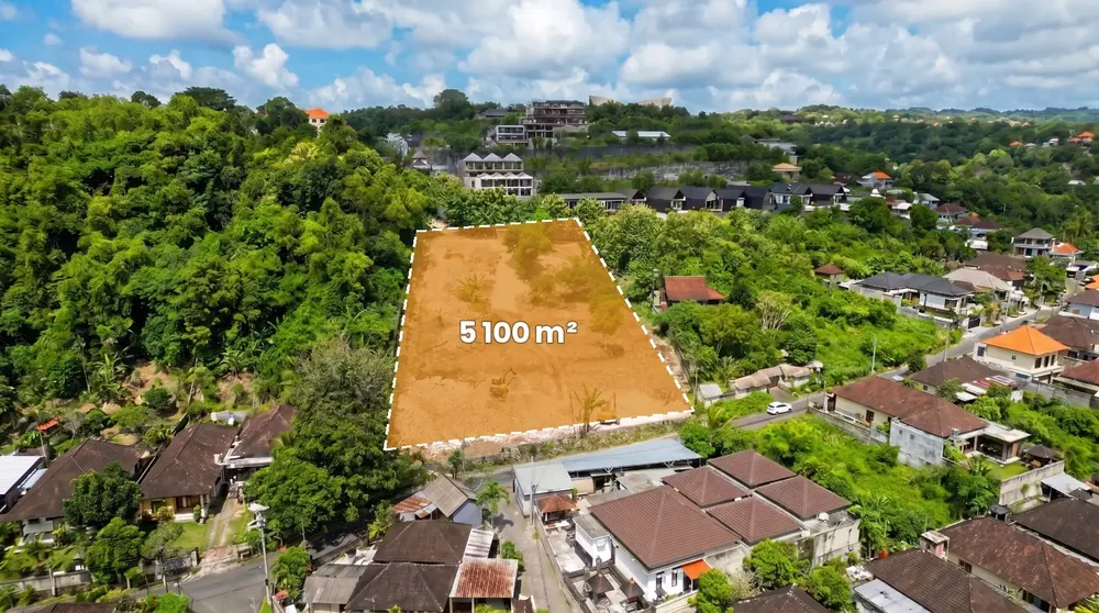 The 5,100 sqm Balimmo Hills plot on the Uluwatu clifftop, facing the Indian Ocean